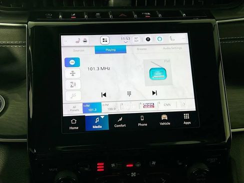 Used 2022 Jeep Grand Cherokee Limited w/ Luxury Tech Group II image 15