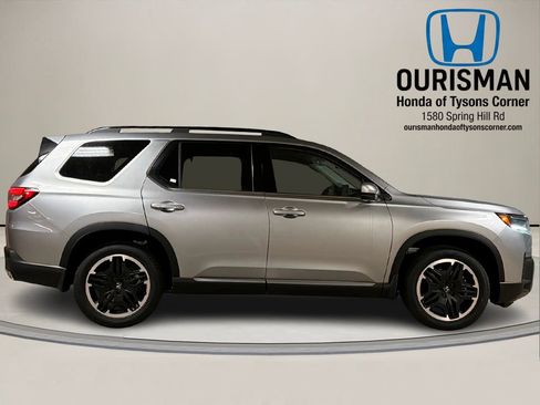 New 2026 Honda Pilot Touring image 2
