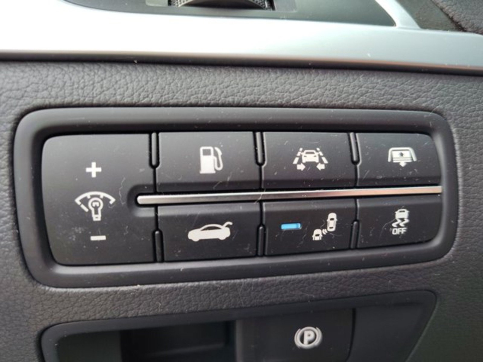 Used 2015 Hyundai Genesis 5.0 RWD image 29