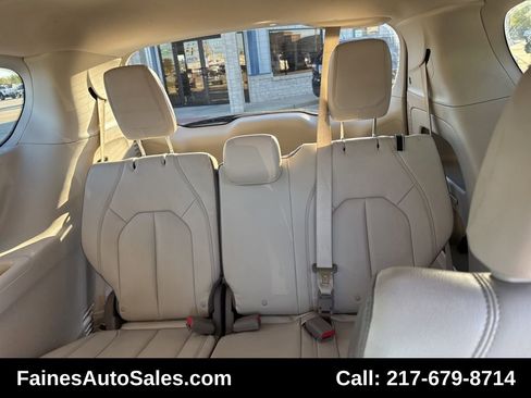 Used 2017 Chrysler Pacifica Touring-L image 28