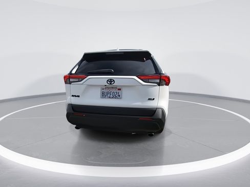 Used 2021 Toyota RAV4 XLE image 7