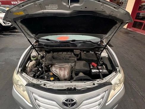 Used 2011 Toyota Camry XLE image 17