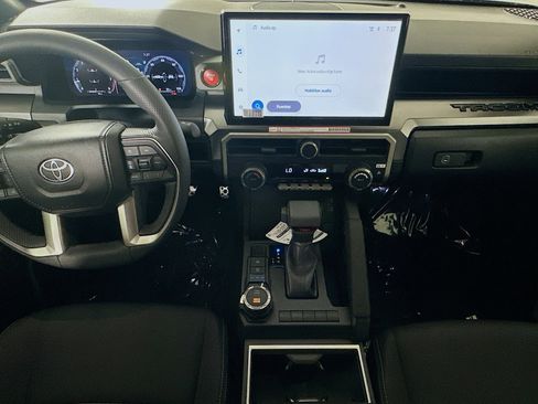 Used 2025 Toyota Tacoma TRD Sport AWD/4WD image 27