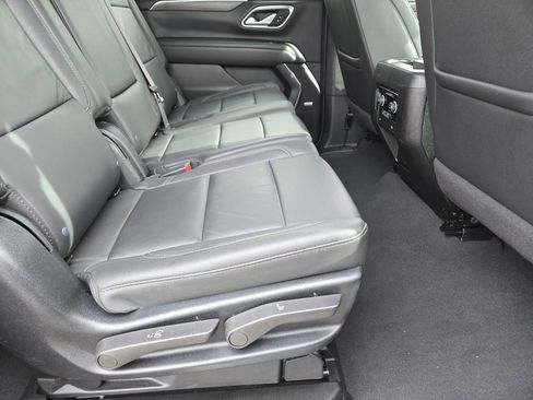 Used 2024 Chevrolet Suburban LT image 14