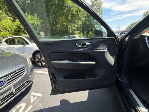 Used 2023 Volvo XC60 B5 Plus w/ Climate Package AWD/4WD image 23