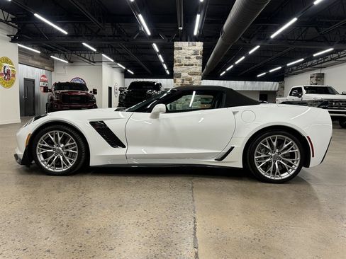 Used 2015 Chevrolet Corvette Z06 w/ 3LZ Preferred Equipment Group RWD image 4