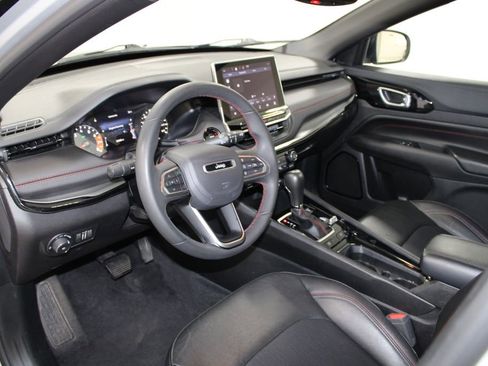 Used 2025 Jeep Compass Trailhawk AWD/4WD image 22