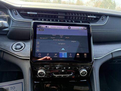 Used 2021 Jeep Grand Cherokee L Overland w/ Luxury Tech Group IV AWD/4WD image 26