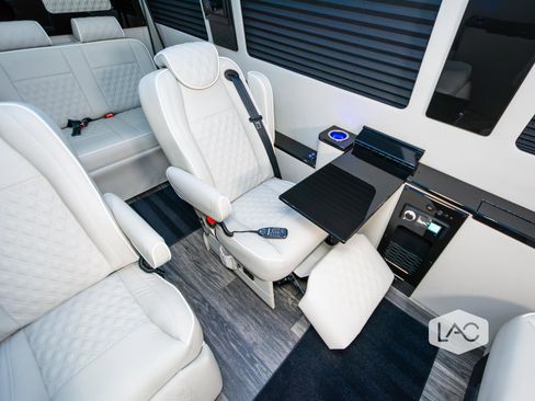 Used 2024 Mercedes-Benz Sprinter 3500 image 8