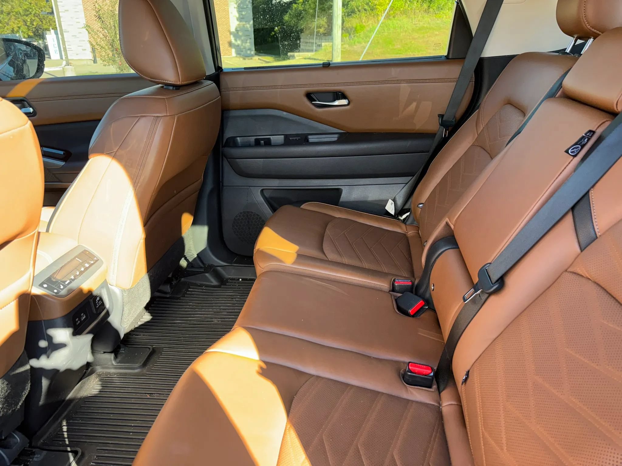 Used 2024 Nissan Pathfinder Platinum w/ Cargo Package FWD image 16