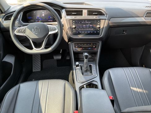 Used 2023 Volkswagen Tiguan SE FWD image 28