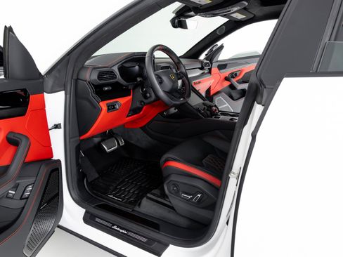 Used 2024 Lamborghini Urus S image 13