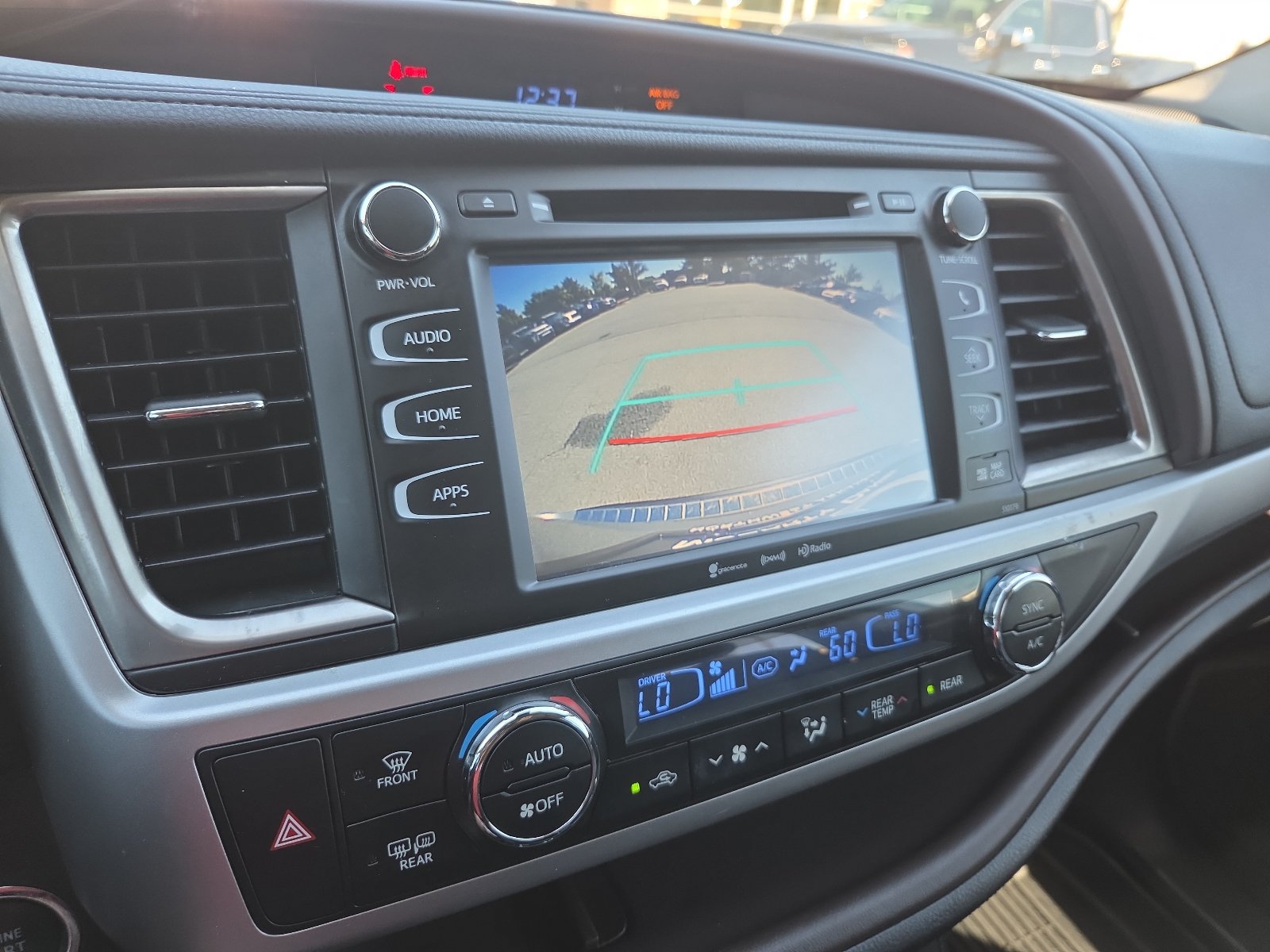 Used 2018 Toyota Highlander XLE FWD image 18