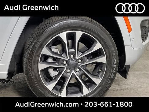 Used 2024 Jeep Grand Cherokee Overland w/ Trailer Tow Package AWD/4WD image 9