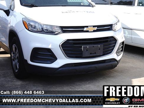 Certified 2019 Chevrolet Trax LS FWD image 2