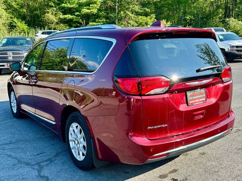 Used 2020 Chrysler Pacifica Touring-L image 6