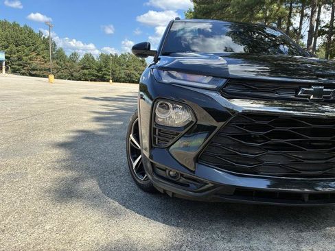 Used 2021 Chevrolet TrailBlazer RS w/ Technology Package FWD image 18