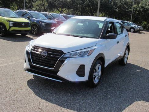 New 2025 Nissan Kicks Play S image 6