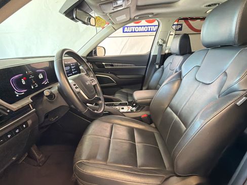 Used 2024 Kia Telluride EX w/ EX Captain's Chair Package FWD image 13