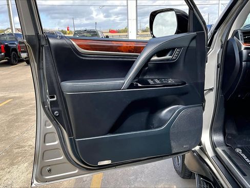 Used 2019 Lexus LX 570 4WD w/ Luxury Package image 21