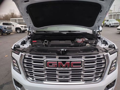 New 2026 GMC Yukon XL Denali w/ Denali Reserve Package AWD/4WD image 17