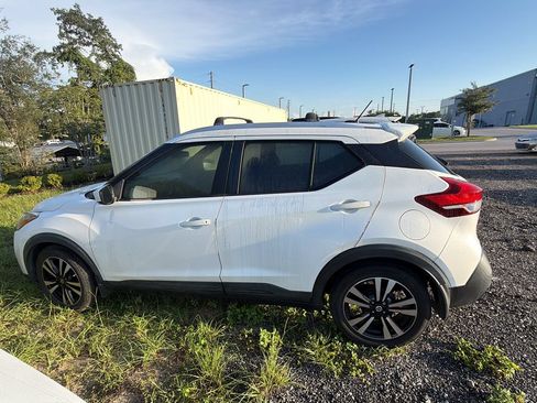 Used 2019 Nissan Kicks SV FWD image 6