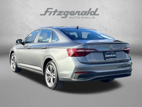 Used 2024 Volkswagen Jetta SE image 8