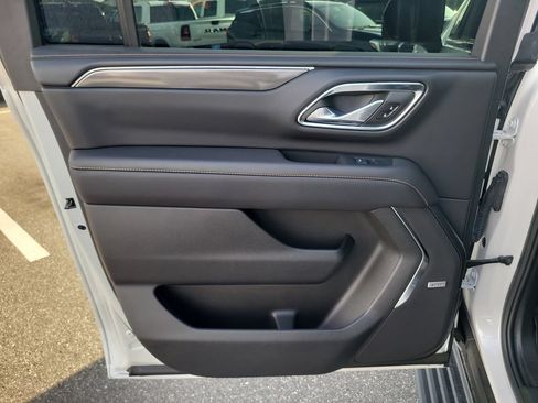 Used 2024 GMC Yukon XL AT4 w/ AT4 Premium Plus Package AWD/4WD image 14