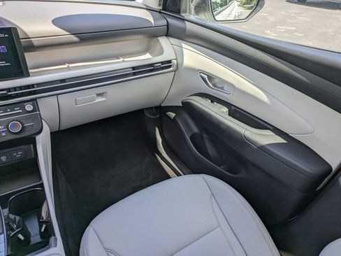 Certified 2025 Hyundai Tucson SE FWD image 18