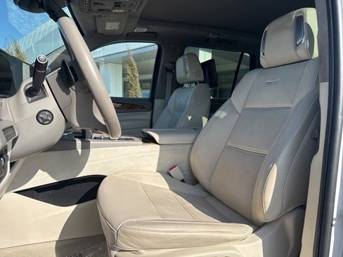 Used 2022 Cadillac Escalade Premium Luxury Platinum image 28