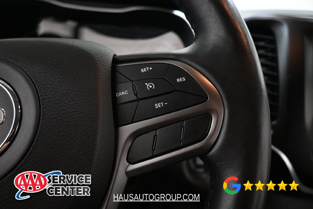 Used 2019 Jeep Cherokee Latitude Plus w/ Cold Weather Group AWD/4WD image 28