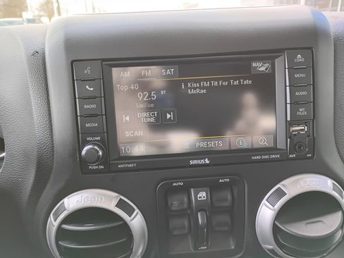 Used 2016 Jeep Wrangler Unlimited Sahara image 5