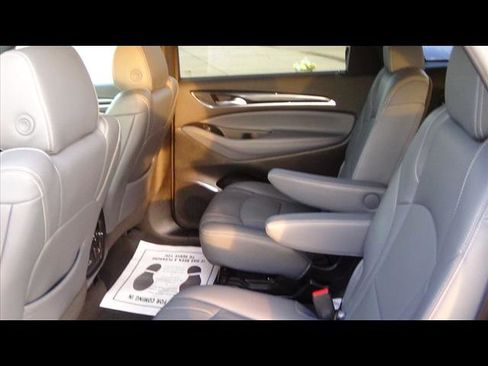 Used 2024 Buick Enclave Premium image 13