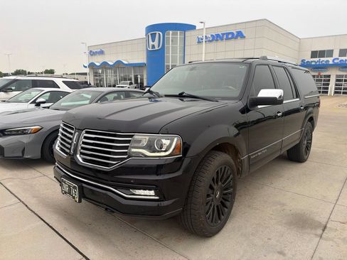 Used 2017 Lincoln Navigator L Select AWD/4WD image 3