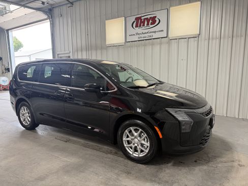 New 2027 Chrysler Pacifica Select FWD image 1