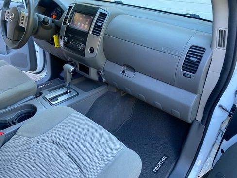 Used 2019 Nissan Frontier SV image 20