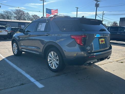 Used 2022 Ford Explorer King Ranch w/ Premium Technology Package image 4