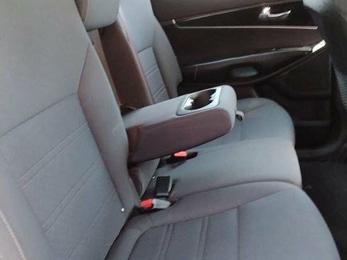 Used 2019 Kia Sorento FWD image 11