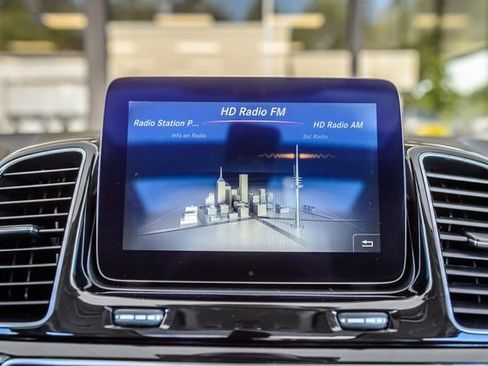Used 2017 Mercedes-Benz GLS 550 4MATIC image 23