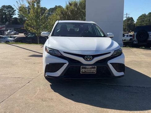 Used 2022 Toyota Camry SE image 9