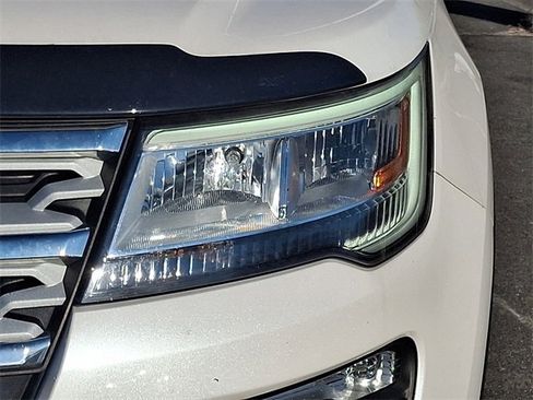 Used 2018 Ford Explorer XLT w/ Equipment Group 202A image 9