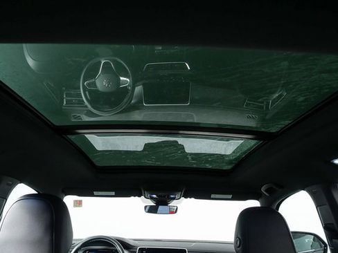 Certified 2025 Volkswagen Atlas Cross Sport SEL image 17