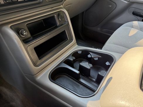 Used 2004 Chevrolet Tahoe LS w/ Preferred Equipment Group AWD/4WD image 23