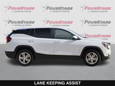 Used 2024 GMC Terrain SLE image 3