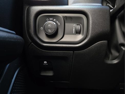 Used 2026 RAM 1500 Express AWD/4WD image 18