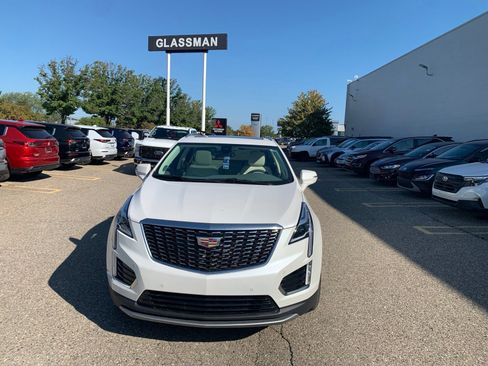 Used 2023 Cadillac XT5 Premium Luxury AWD/4WD image 2
