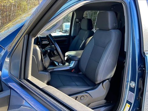 Used 2025 Chevrolet Silverado 2500 LT w/ Convenience Package image 8