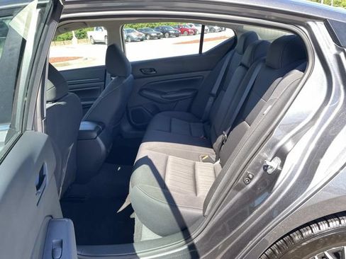 Used 2024 Nissan Altima 2.5 SV FWD image 9