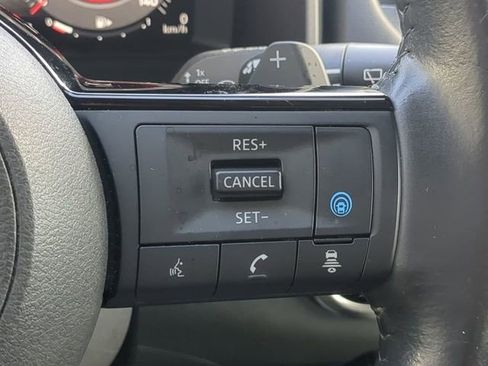 Used 2022 Nissan Rogue Platinum w/ Head-Up Display Package image 32