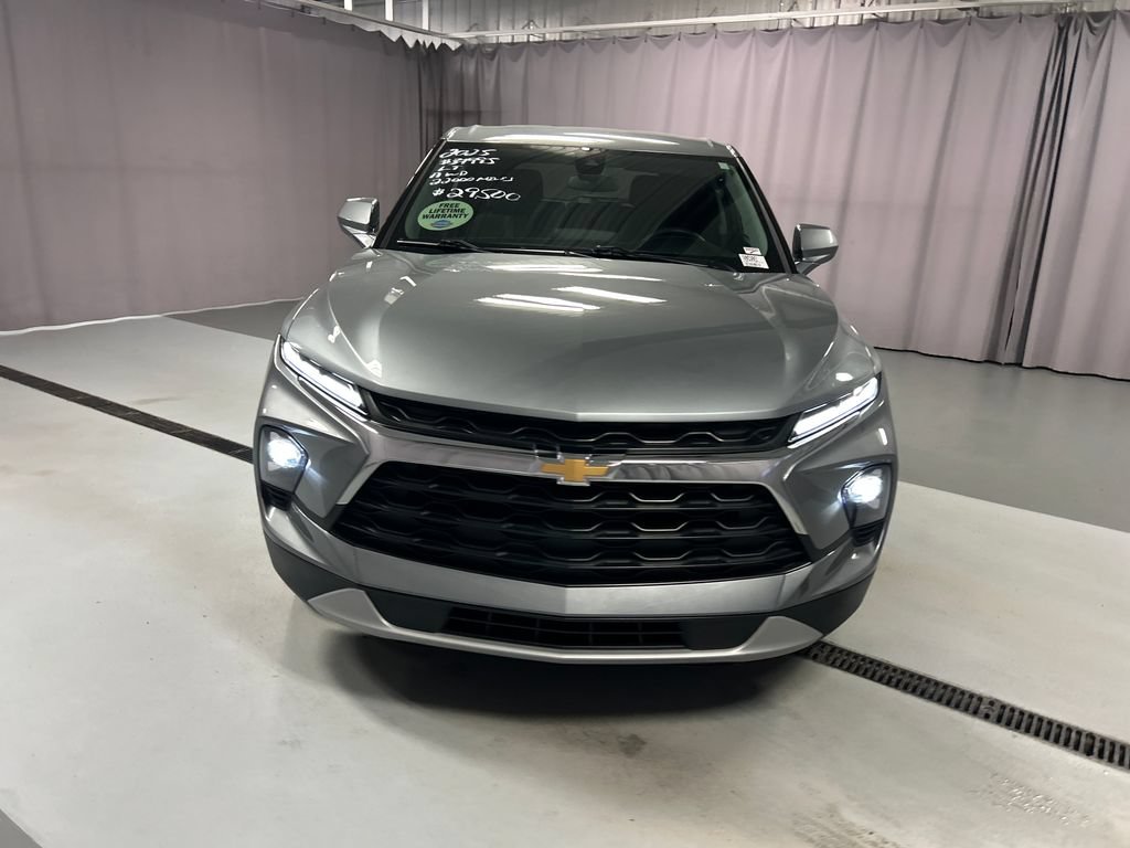 Used 2025 Chevrolet Blazer LT AWD/4WD image 2